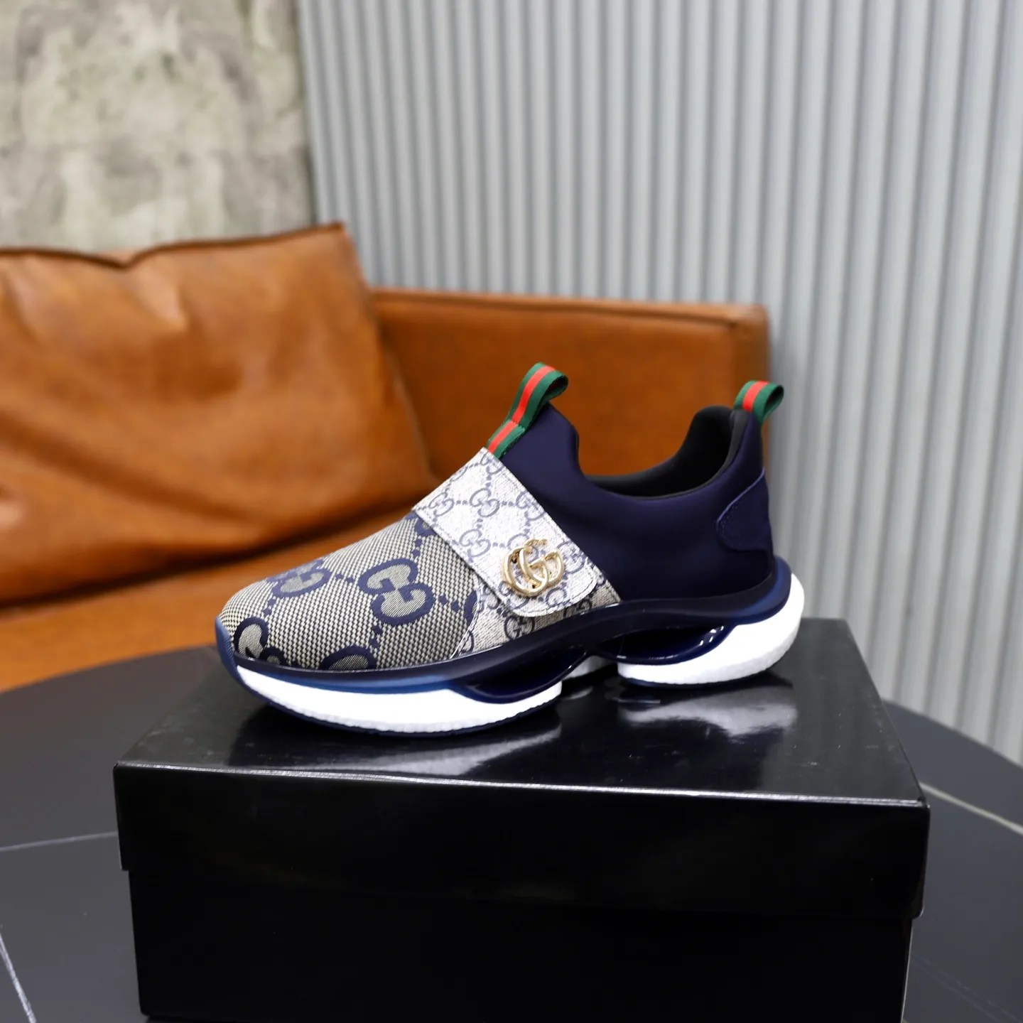 Ex-factory price: 442💰🙅‍♂️🙅‍♂️🙅‍♂️ Brand: GUCCI Standard code: 38-44 (45 customized) Grade: Same as the official website Material: Original leather splicing, comfortable and breathable lining, original wear-resistant outsole Style category: Men's fashionable casual shoes, running shoes, noble luxury brand elements, top luxury Color: actual picture color